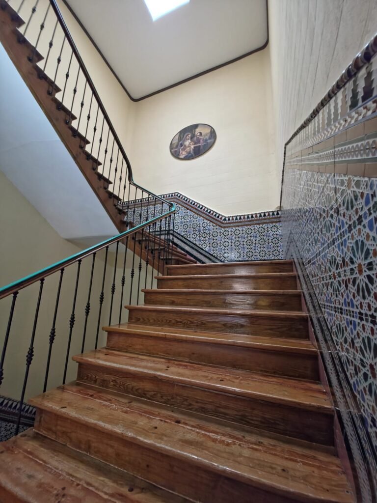 Escaleras a planta alta